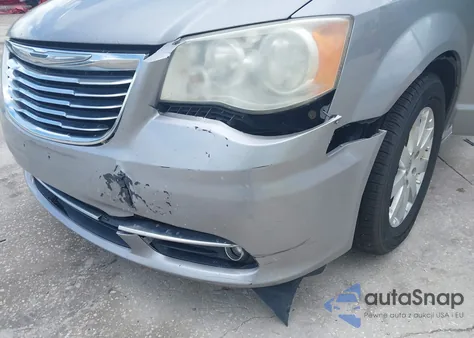 2013 Chrysler Town & Country Touring z USA, uszkodzony, nr VIN 2C4RC1BG8DR677582